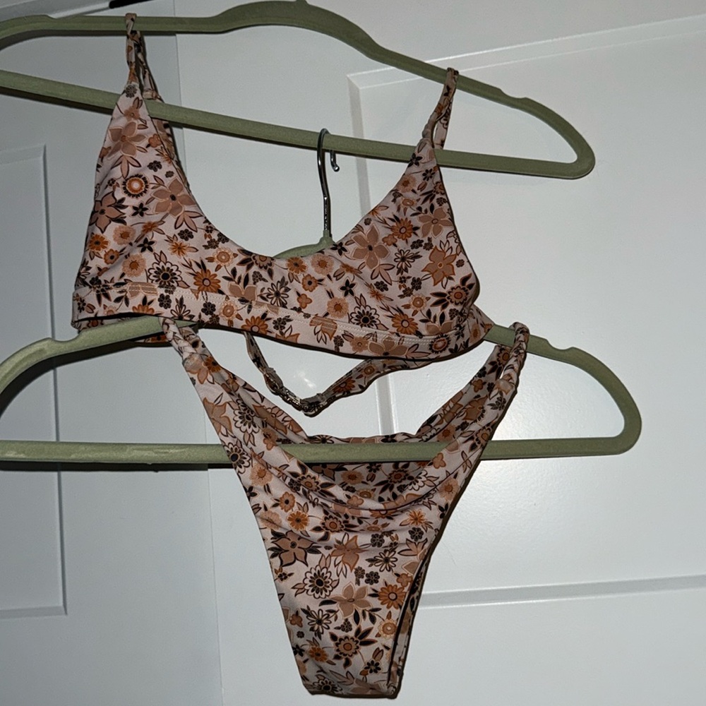 KULANI KINIS FLORAL 70s Bikini set